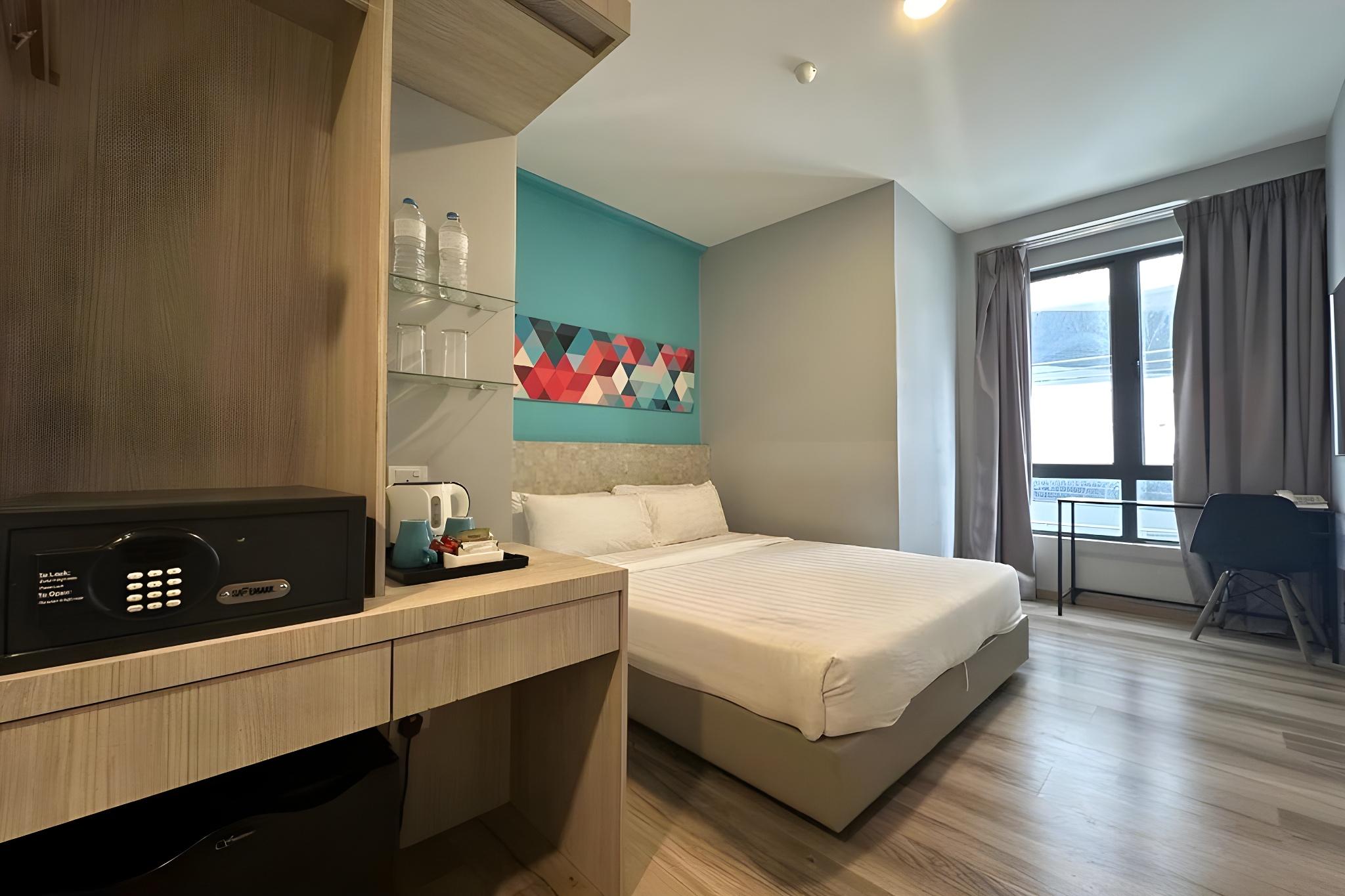 Deluxe, Double or Twin Bed