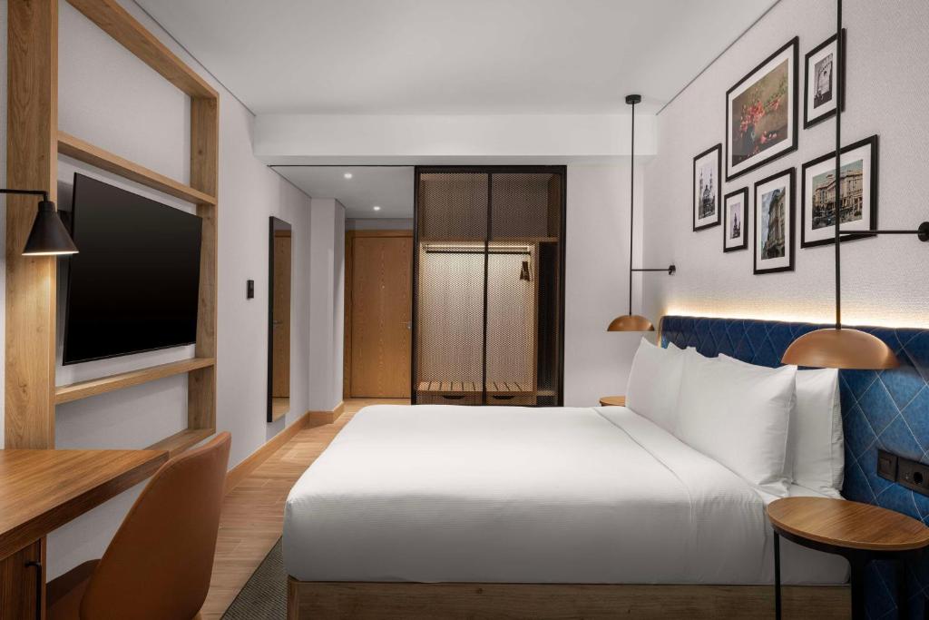 غرفة بسرير مزدوج بإطلالة، Hilton Garden Inn Baku 4/8