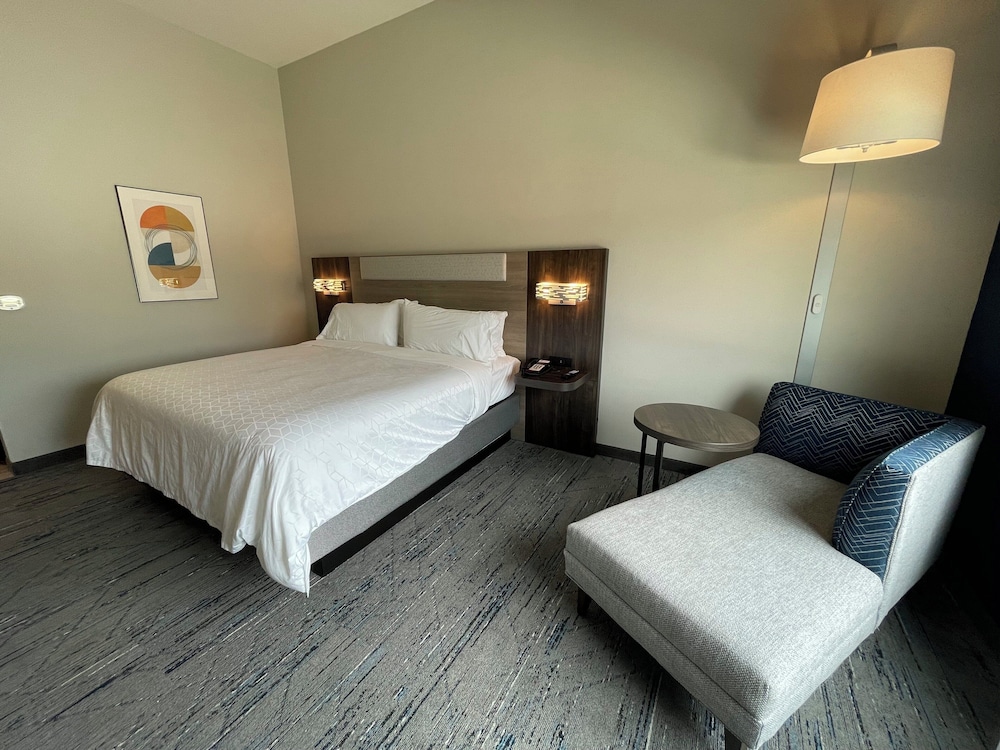 Holiday Inn Express & Suites Ft. Smith Airport, an IHG Hotel 39/75