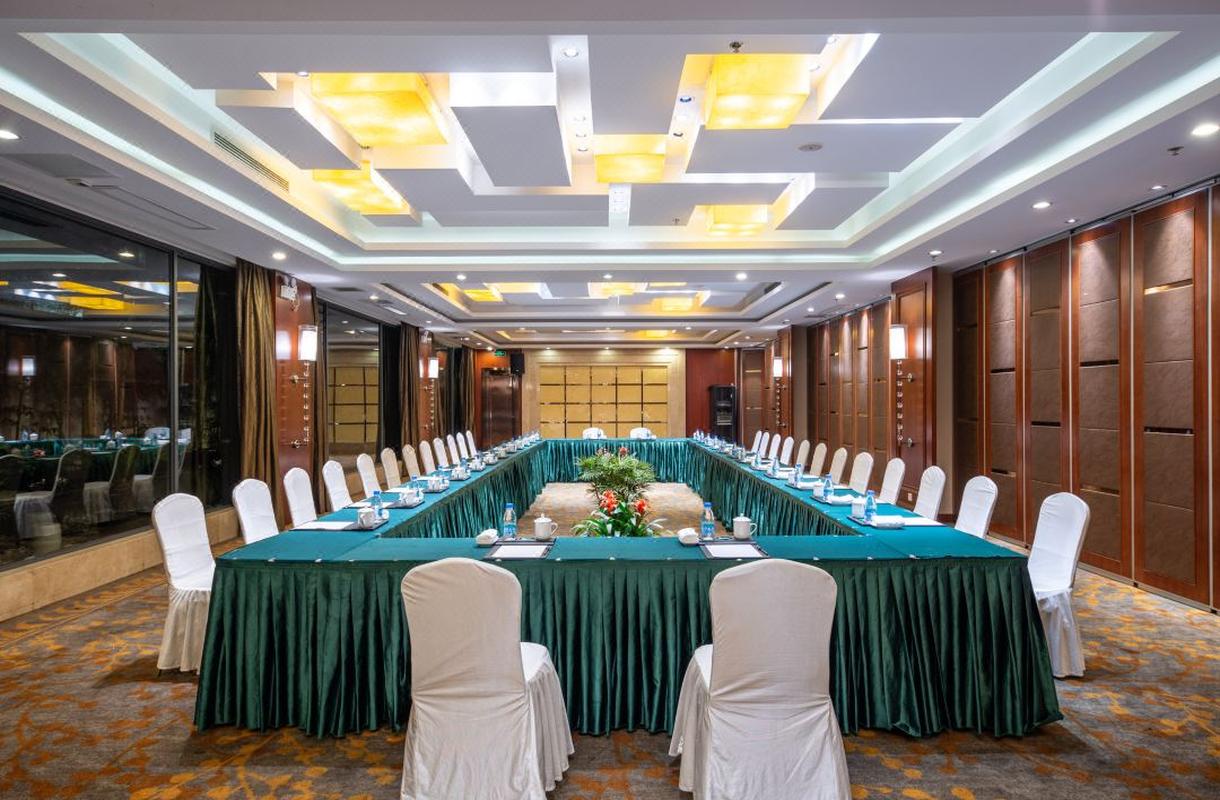 Xiangxuehai Hotel 16/24
