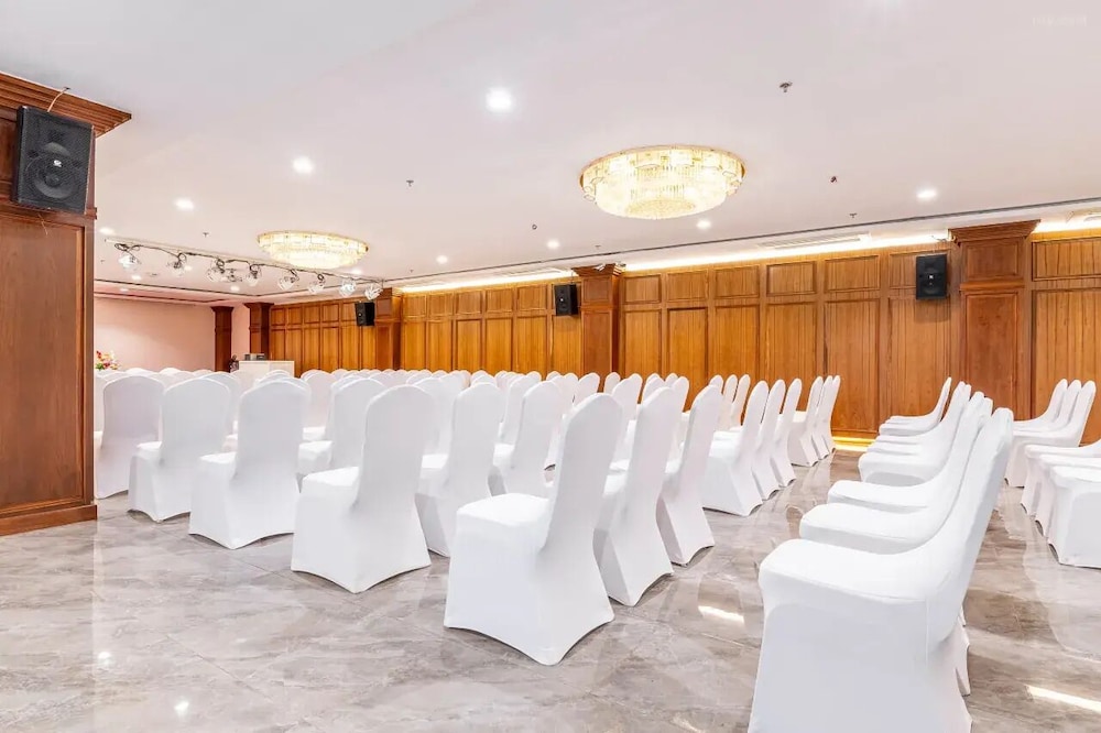Golden Jomtien Beach Hotel 87/100