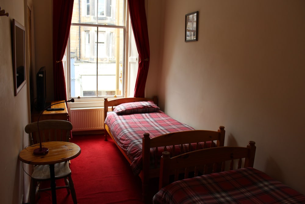ROOM, TWIN BEDS
