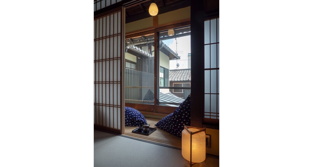 The Machiya Kamiumeya 50/50