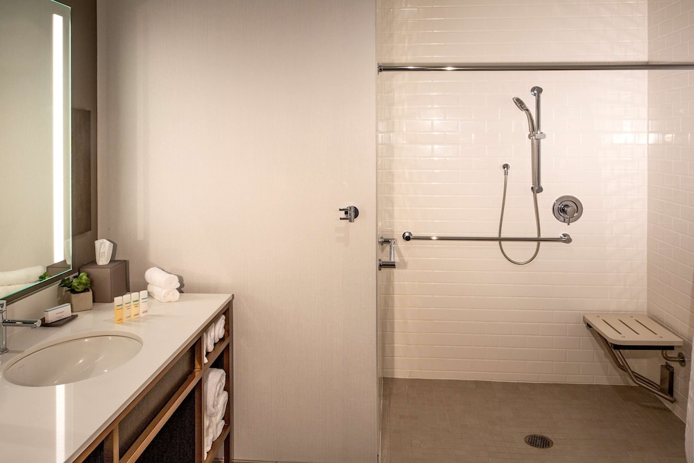 Hilton Garden Inn Redmond Town Center 14/56