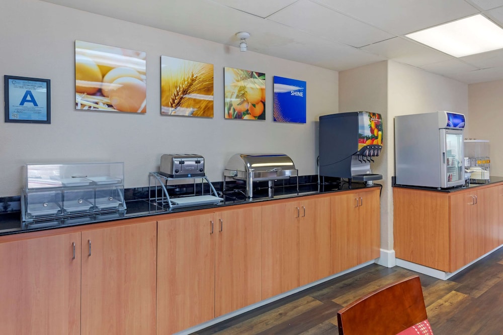 Comfort Suites Victorville-Hesperia 8/56