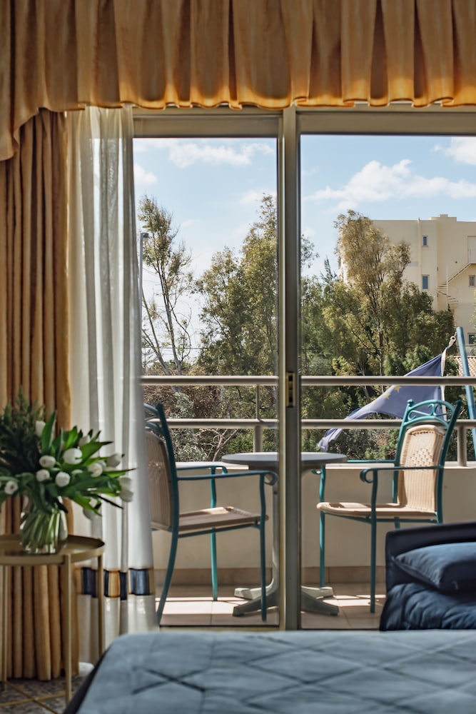 Emmantina Hotel 5/76