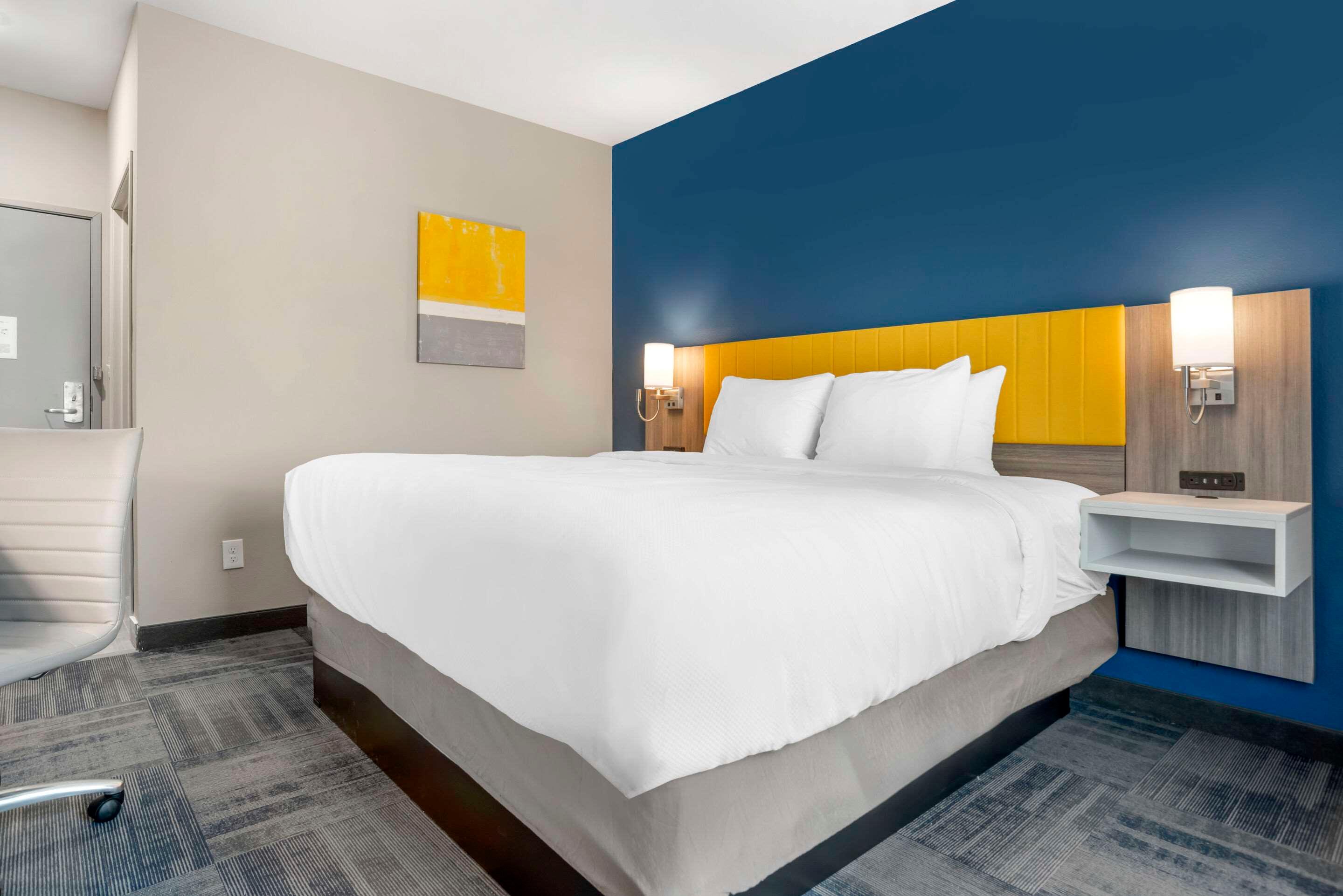 ROOM, KING BED