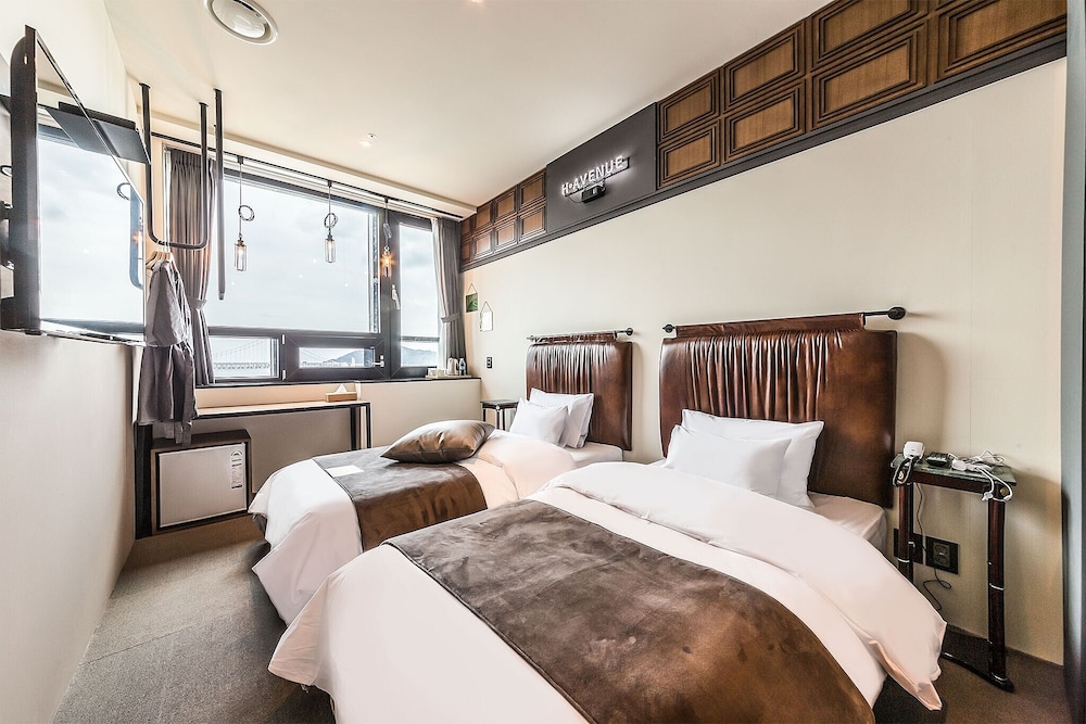 Bridge, Avenue, Single, Twin Beds
