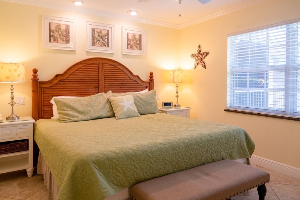 Siesta Key Inn 12/50