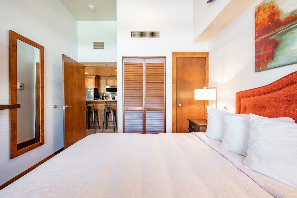 CONDOMINIUM, 2 BEDROOMS, LOFT