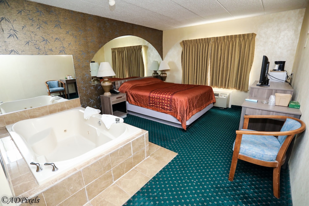 La Mirage Motor Inn 35/36