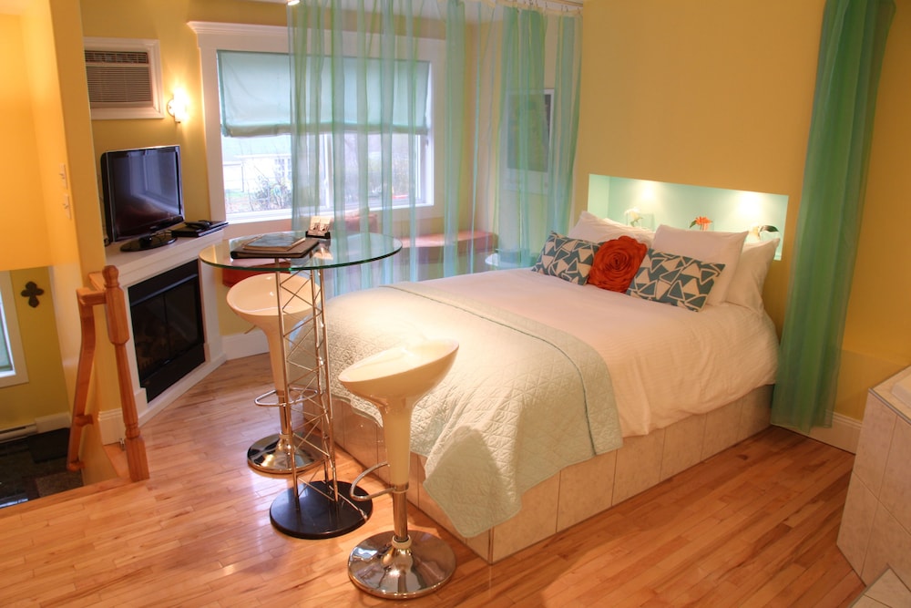 Leaside Manor By The Leaside Group 10/48
