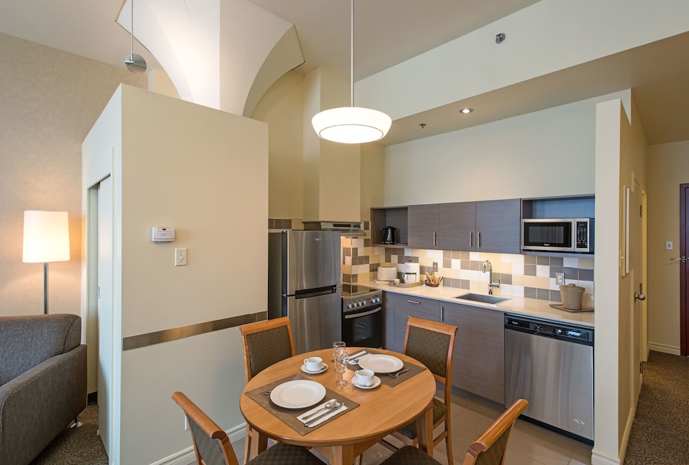 Le Square Phillips Hotel And Suites 33/45