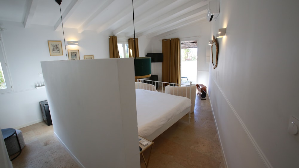Junior Suite, Queen Bed