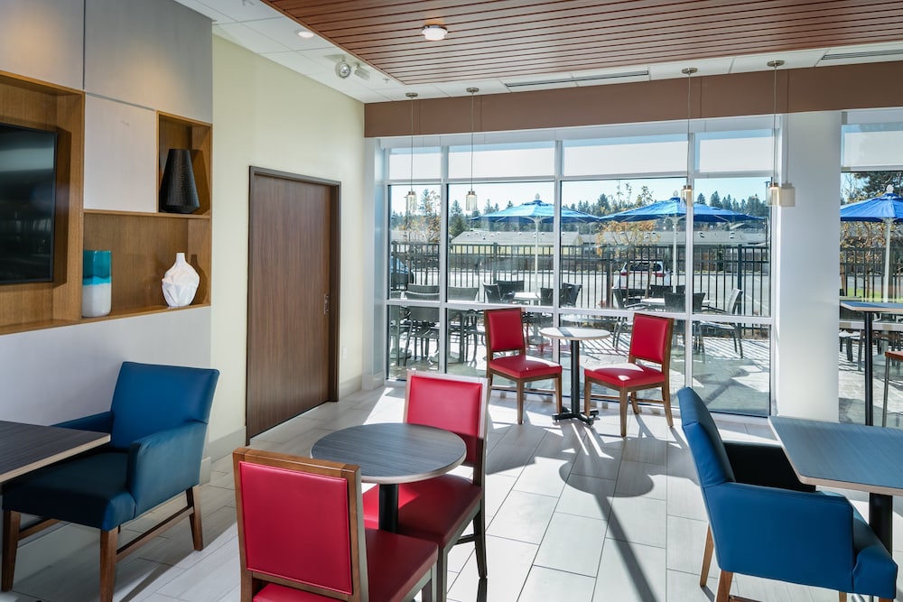Holiday Inn Express & Suites Bend South 30/45