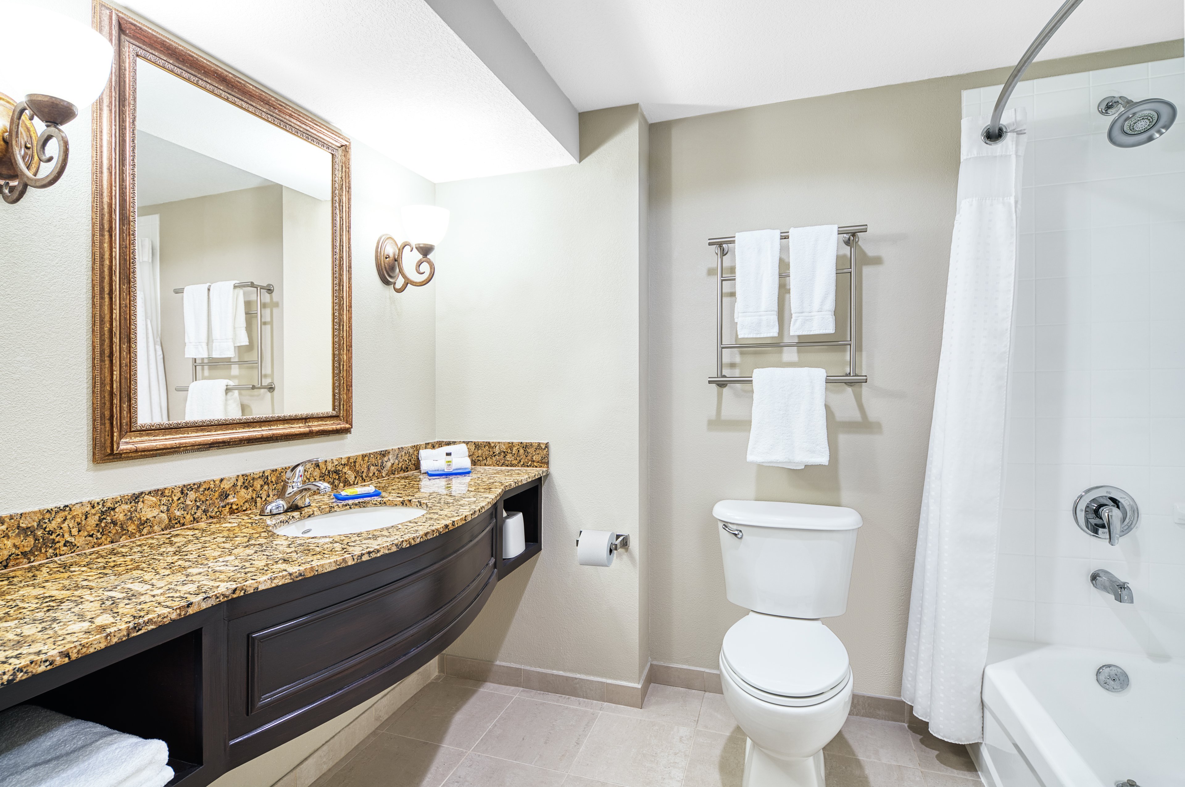 Deluxe, Suite, King Bed, Accessible