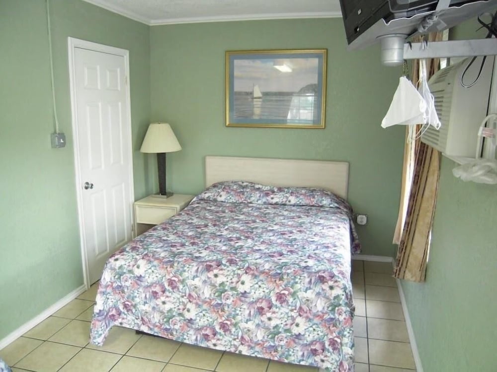 Bayfront Cottages 4/28