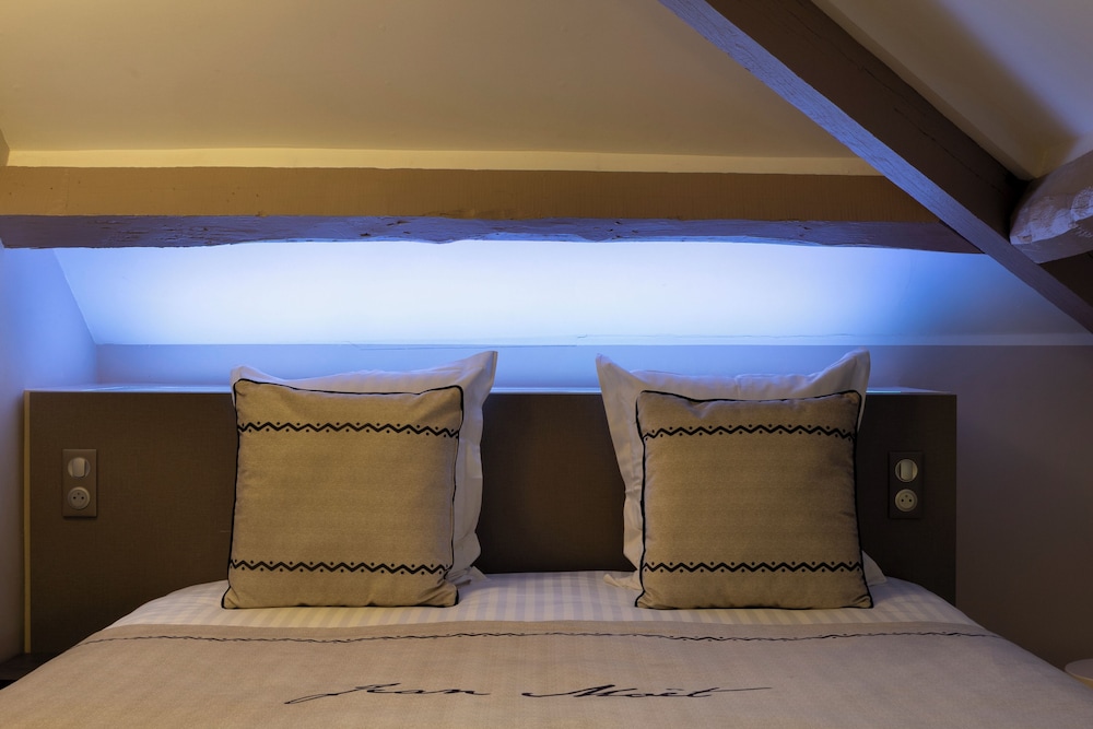 Jean Moat Hatel Spa 16/26