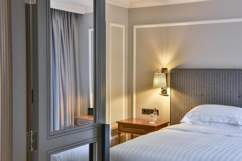 Hyatt Regency London The Churchill 23/80