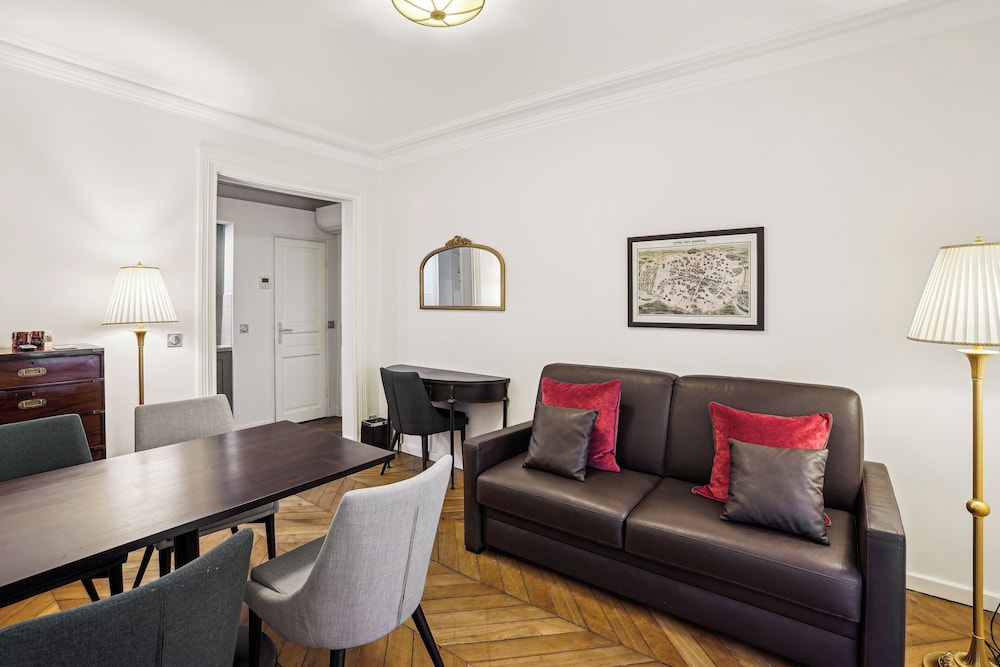 Hotel De Sevres 28/45