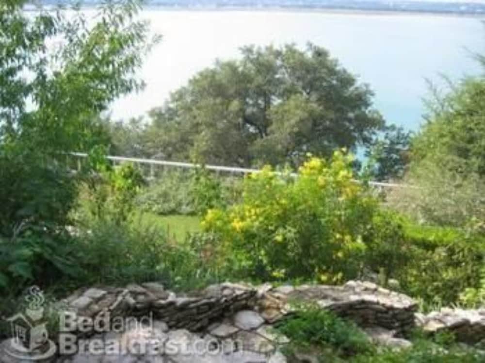 The Lakehouse Bed & Breakfast 31/46