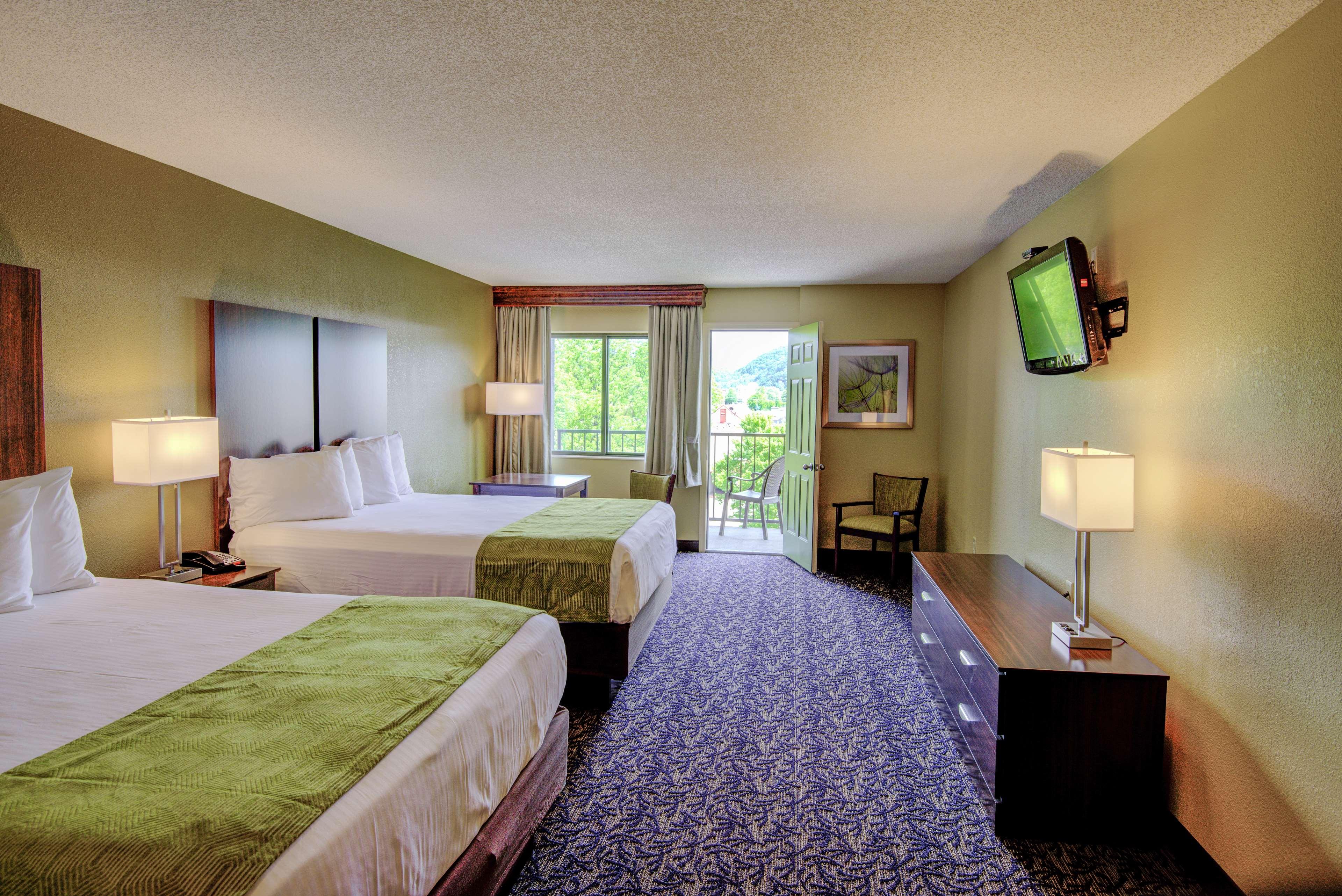 غرفة رباعية بسرير كوين لذوي الإعاقة، Best Western Plaza Inn 4/7