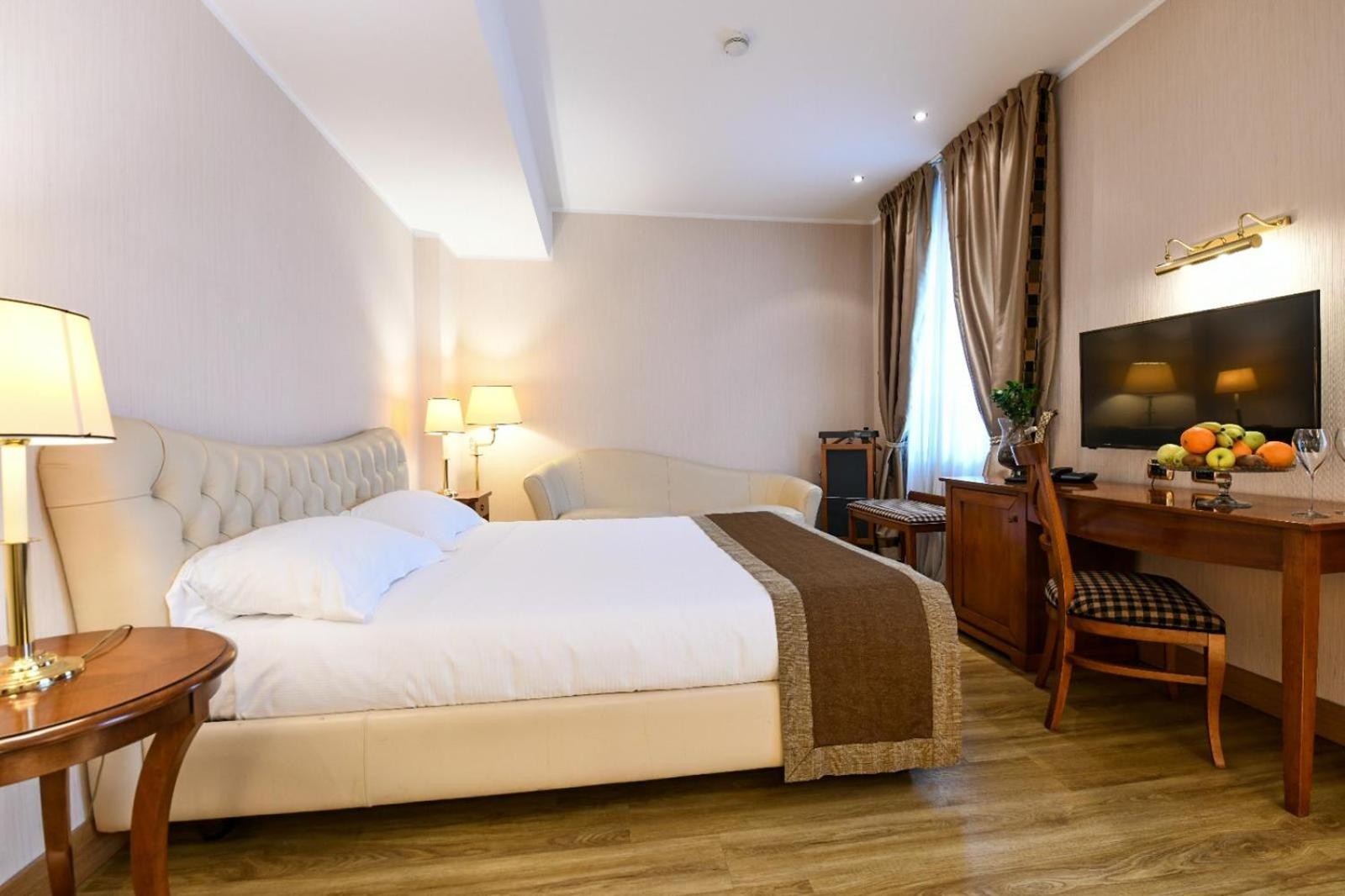 Deluxe, Double Bed, Bathtub
