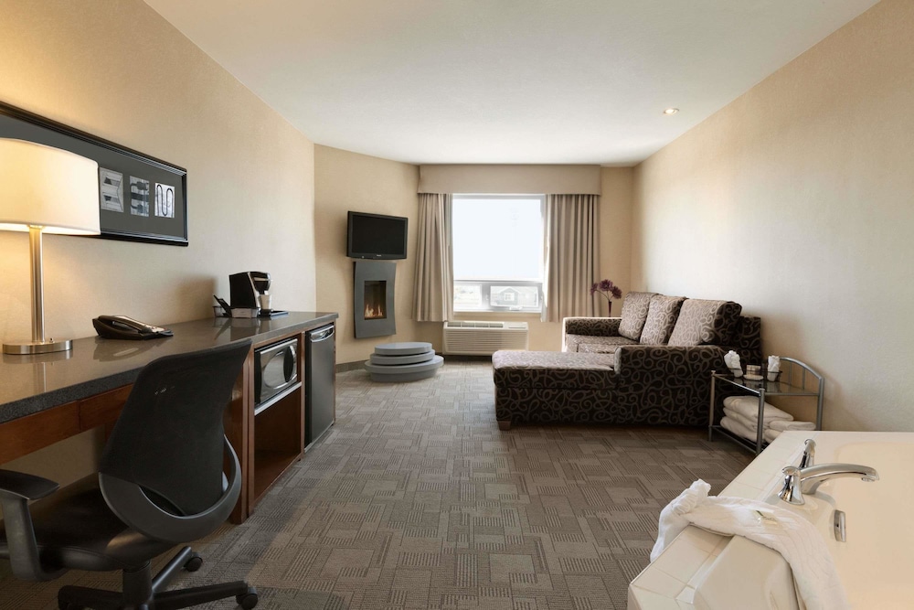 Days Inn by Wyndham Regina Airport West 36/53