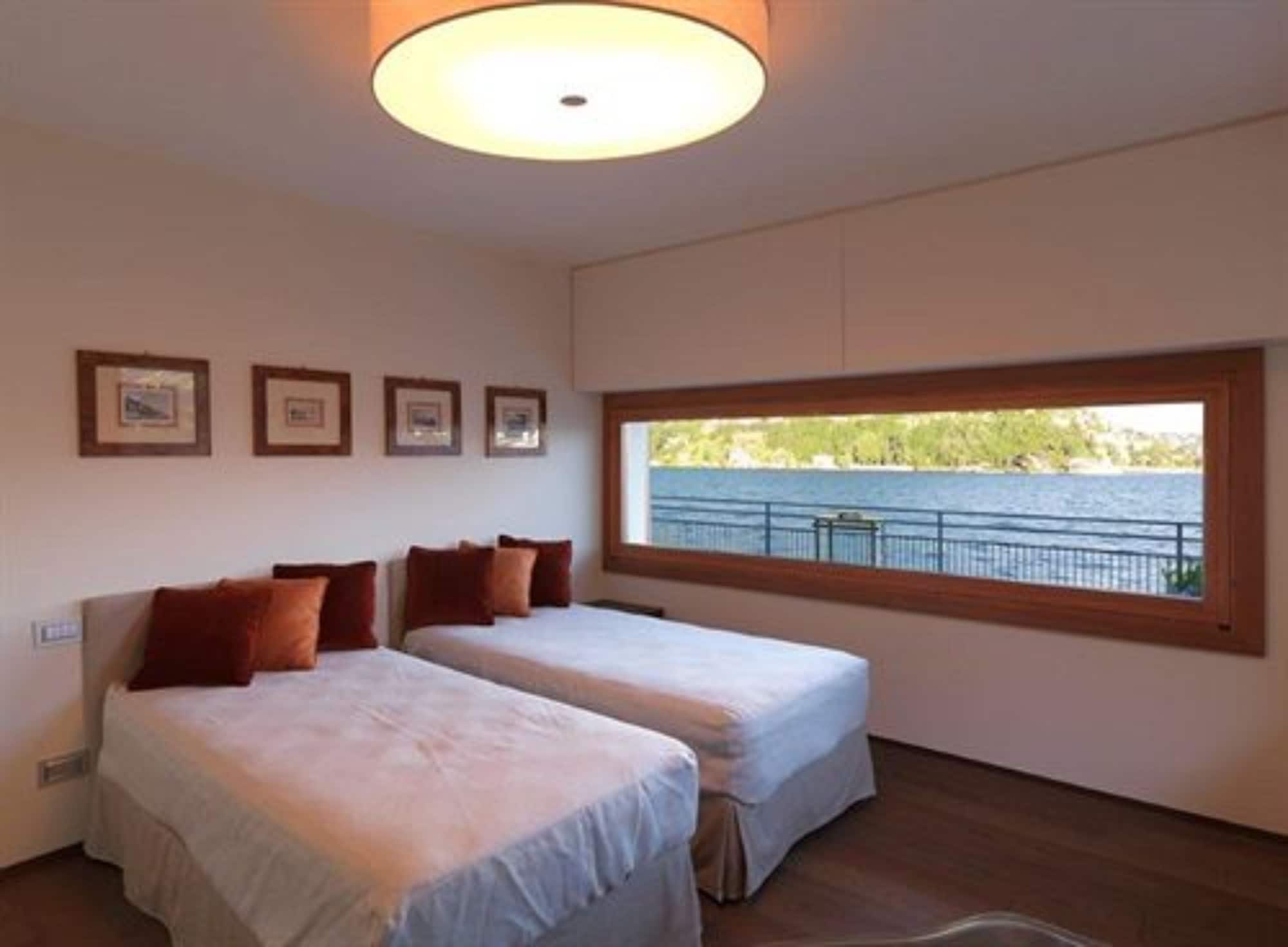 2 Bedrooms, Grand, Lago, Suite, 1 King and 1 Single Beds