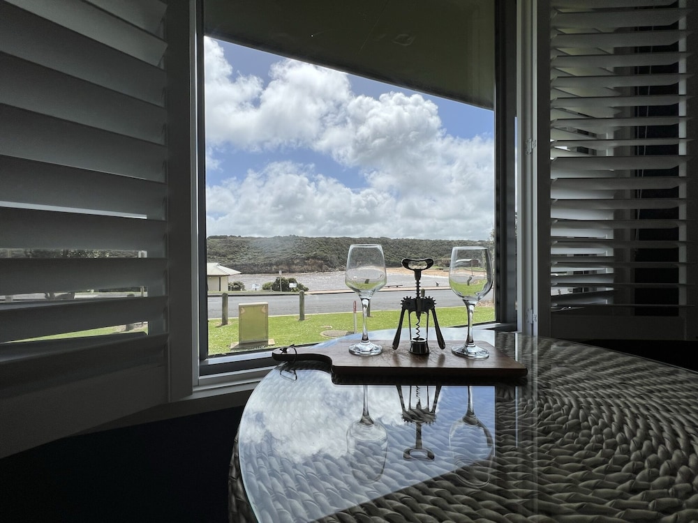 SOUTHERN OCEAN MOTOR INN 39/67