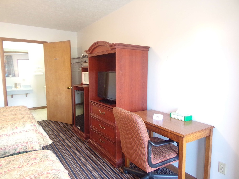 Huggy Bear Motel 5/16