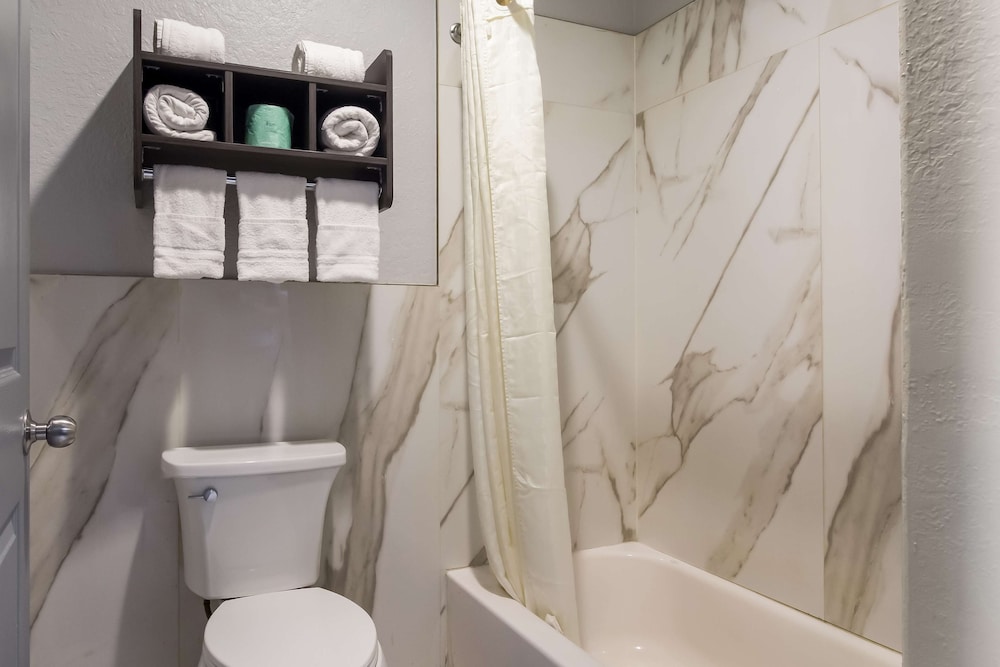 Americas Best Value Platinum Inn Suites 5/24