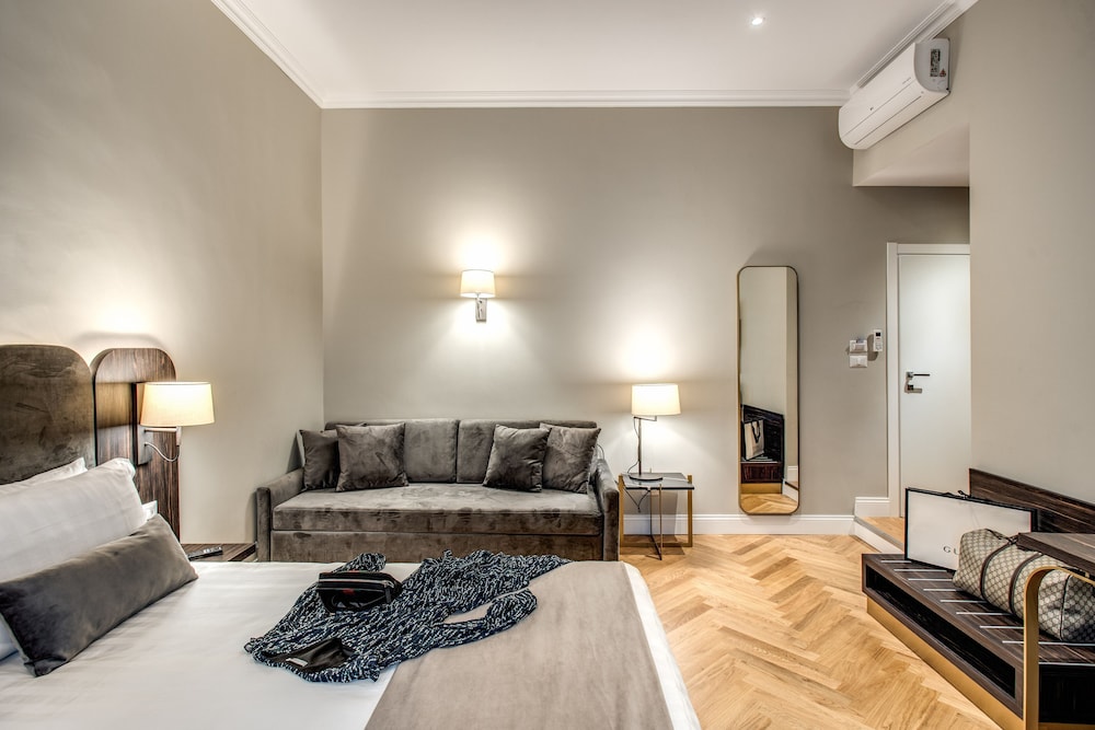 Hotel 87 Eighty-seven 54/72