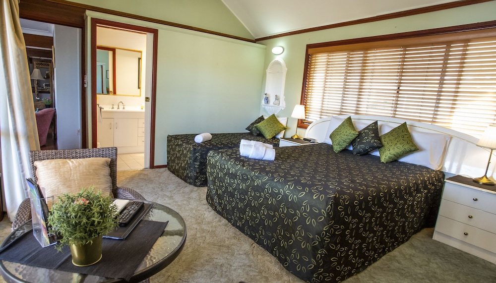 Ainslie Manor Bed and Breakfast 13/66
