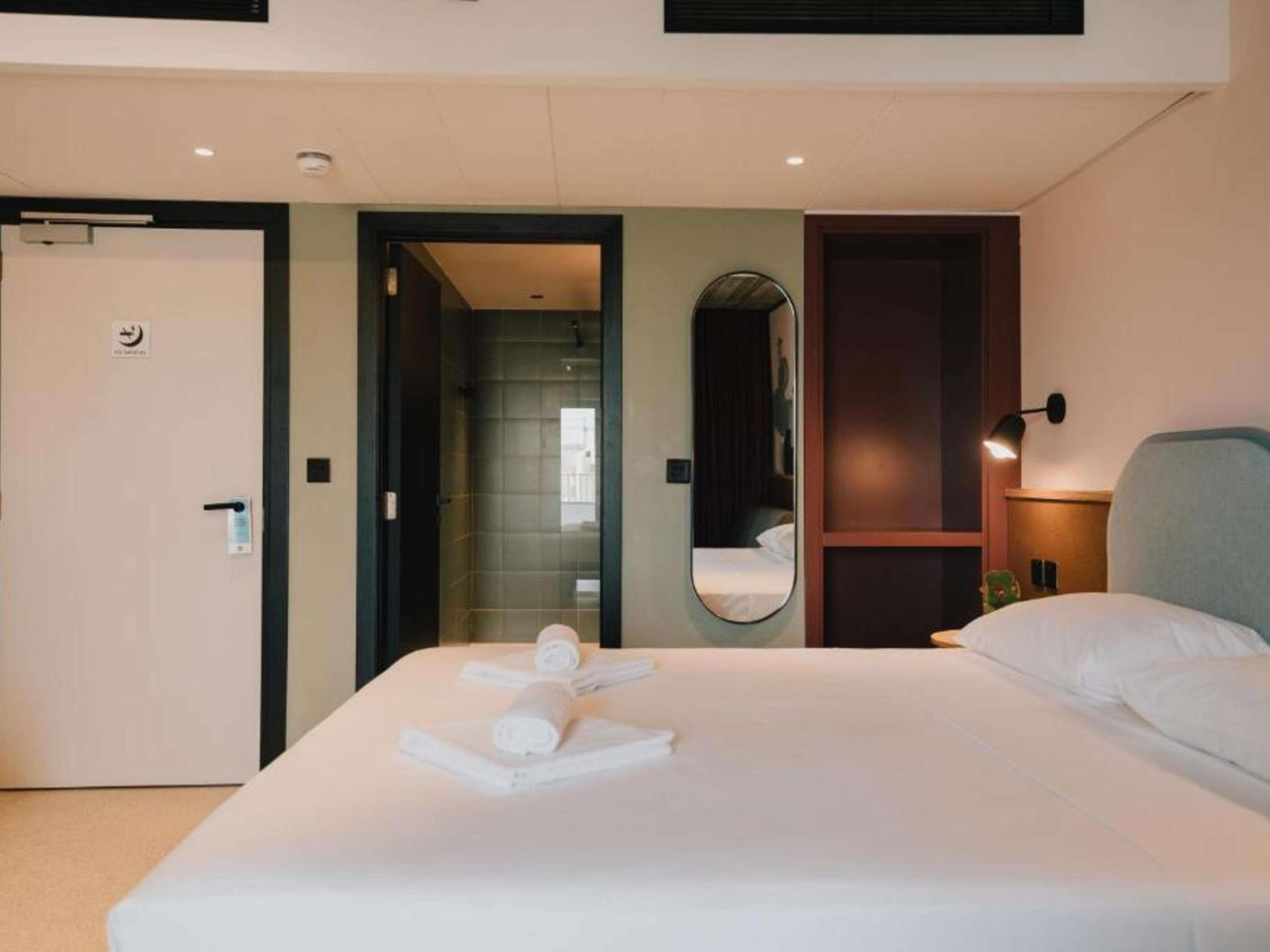 Room, King Bed, City View