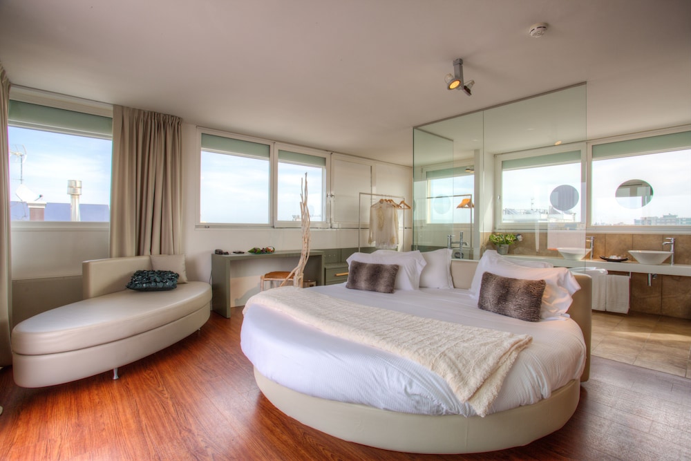 EXCLUSIVE, SUITE