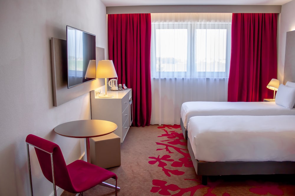 Mercure Tours Nord 16/69