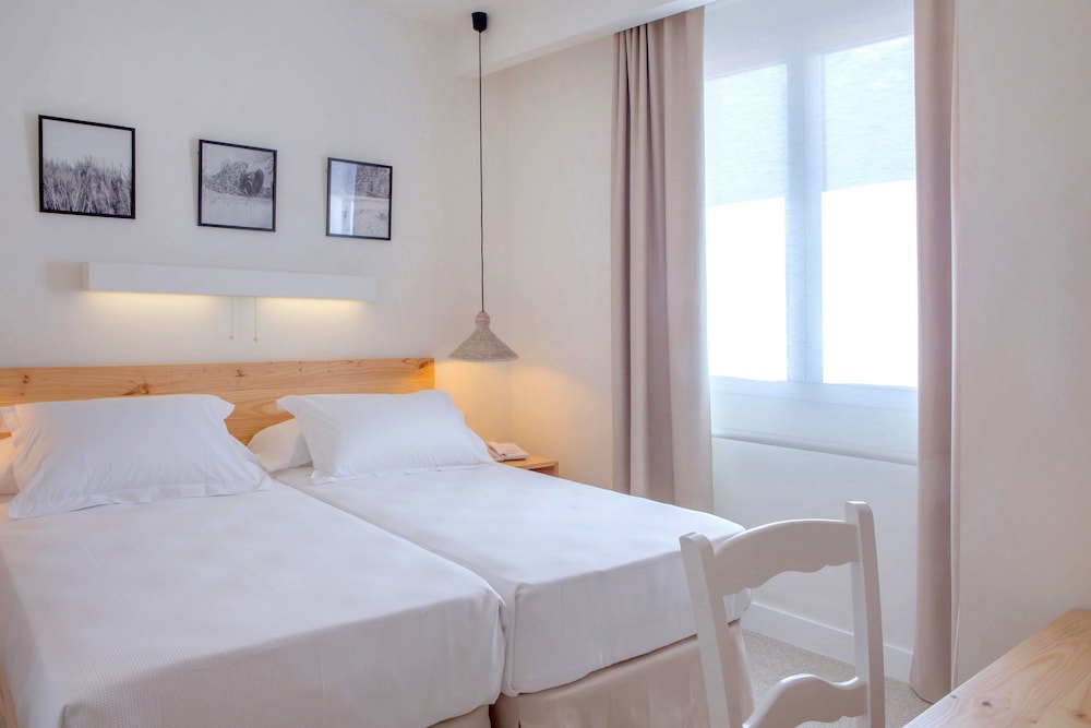 Room, Twin Beds