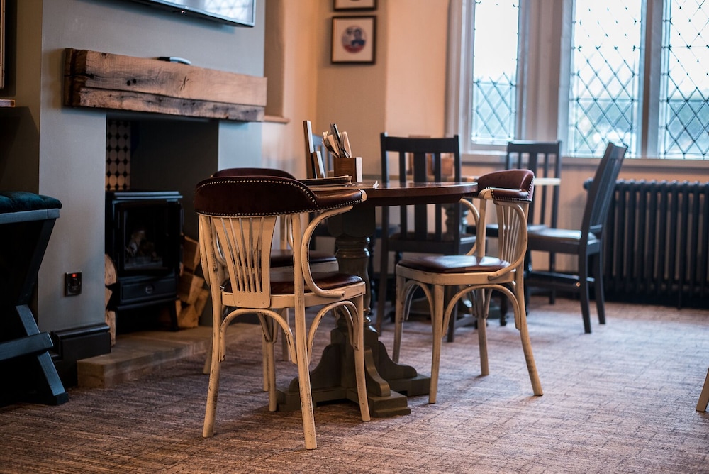 Cat and Lion Country Pub and Hotel 30/51