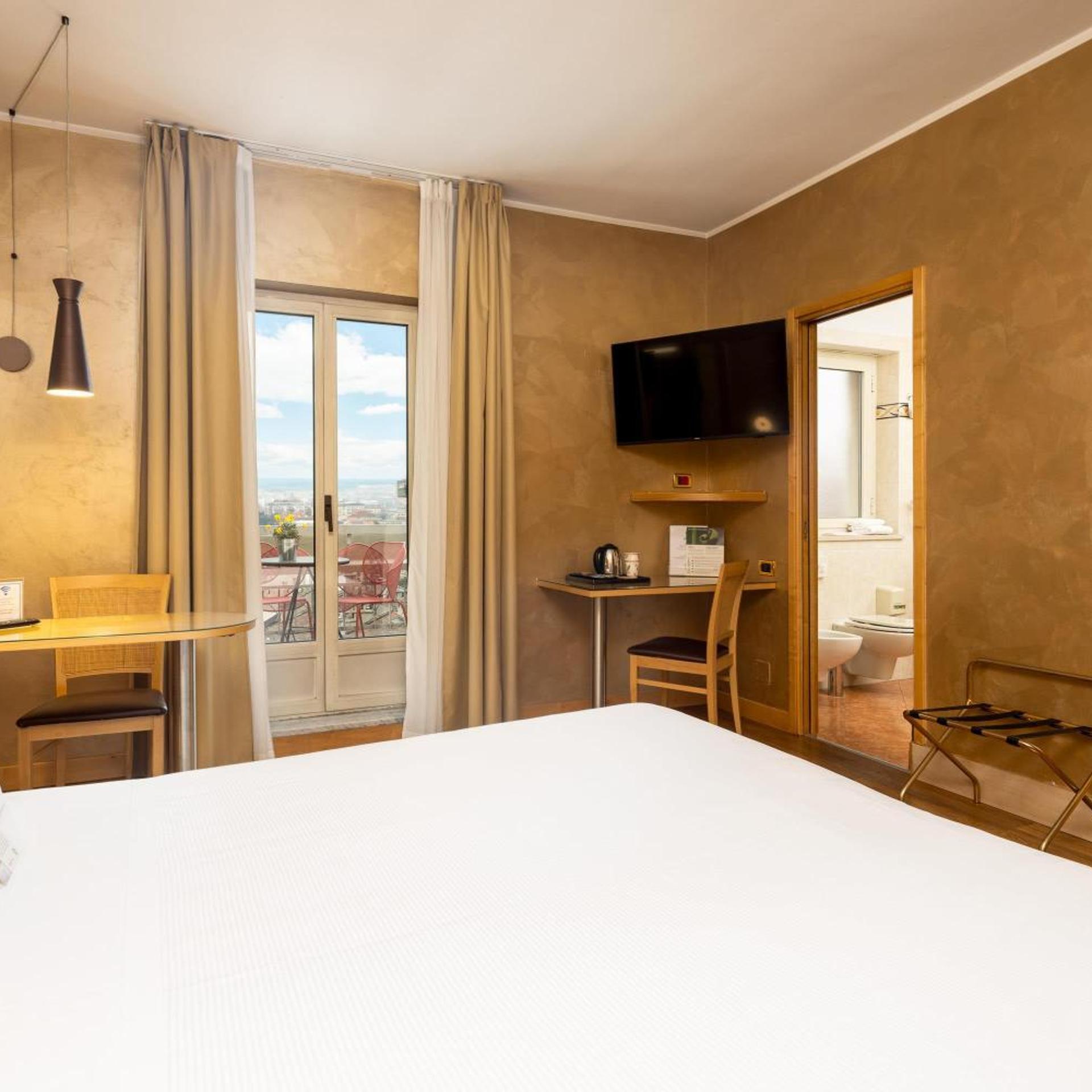 Superior, Queen Bed, with View, Best Western Hotel Luxor 9/10