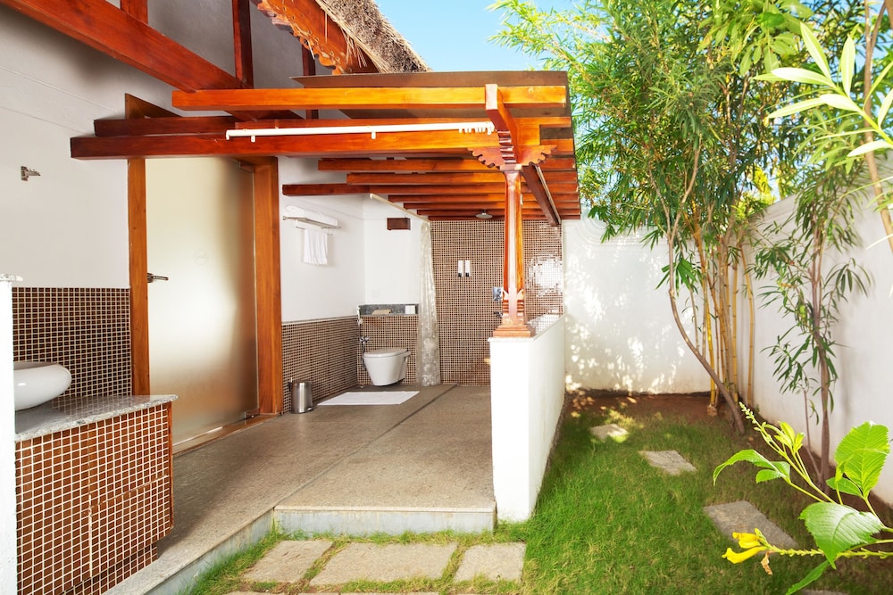Le Pondy Resort 7/50