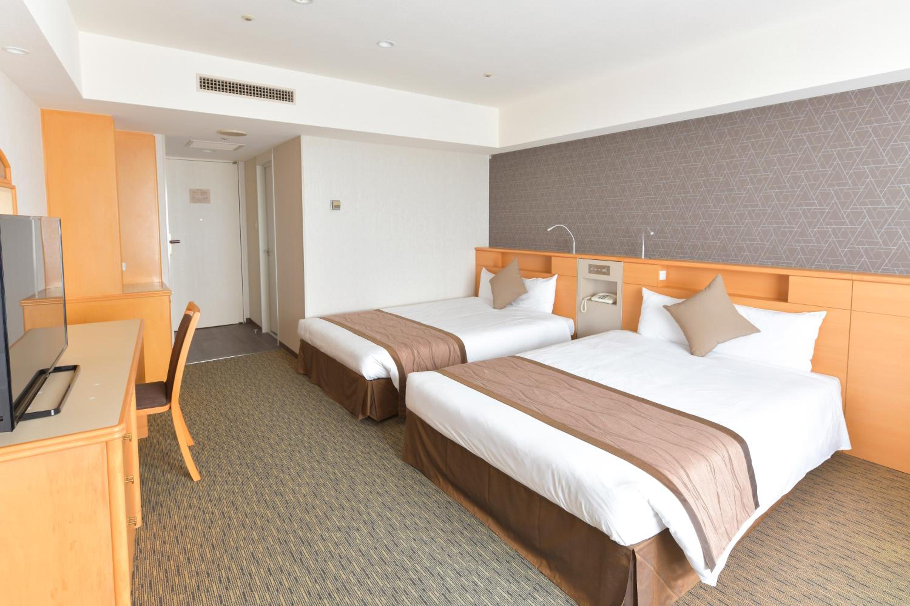 Deluxe, Twin Beds, West Wing