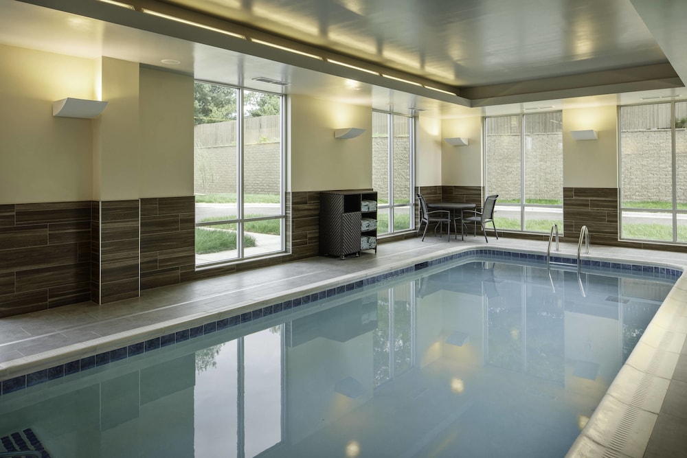 Fairfield Inn Suites Louisville Northeast 25/42