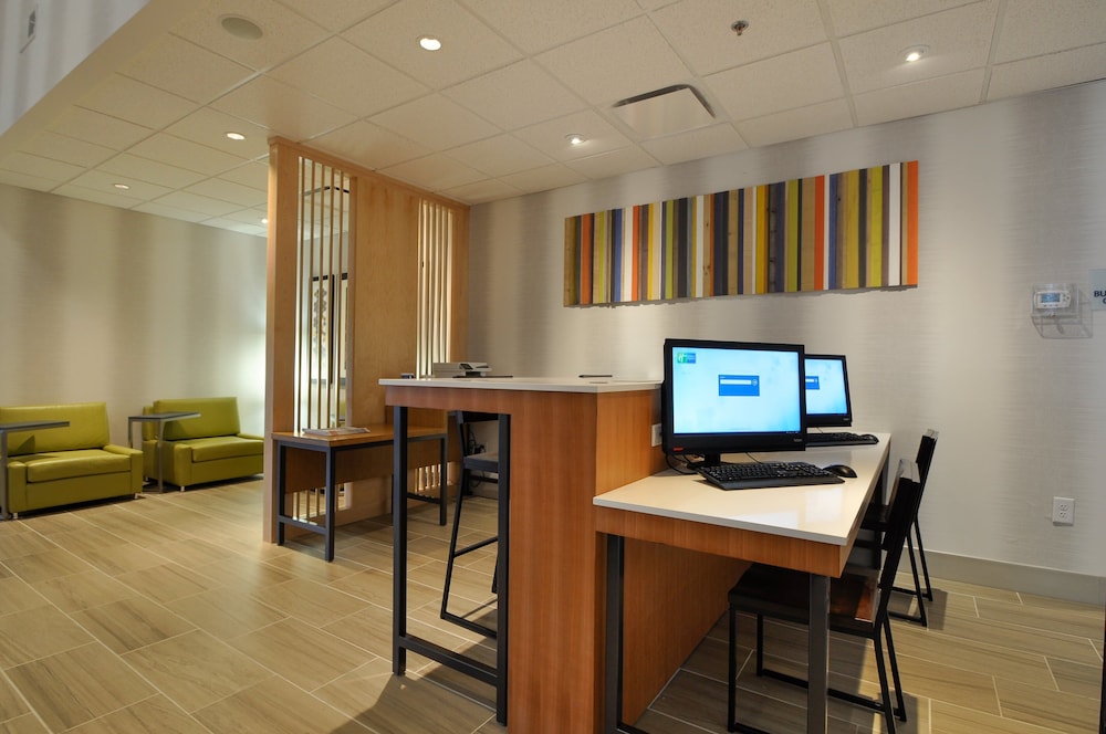 Holiday Inn Express Quantico - Stafford 40/50