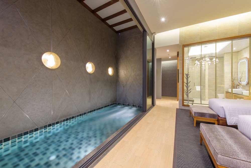 The Gems Mining Pool Villas Pattaya 20/50