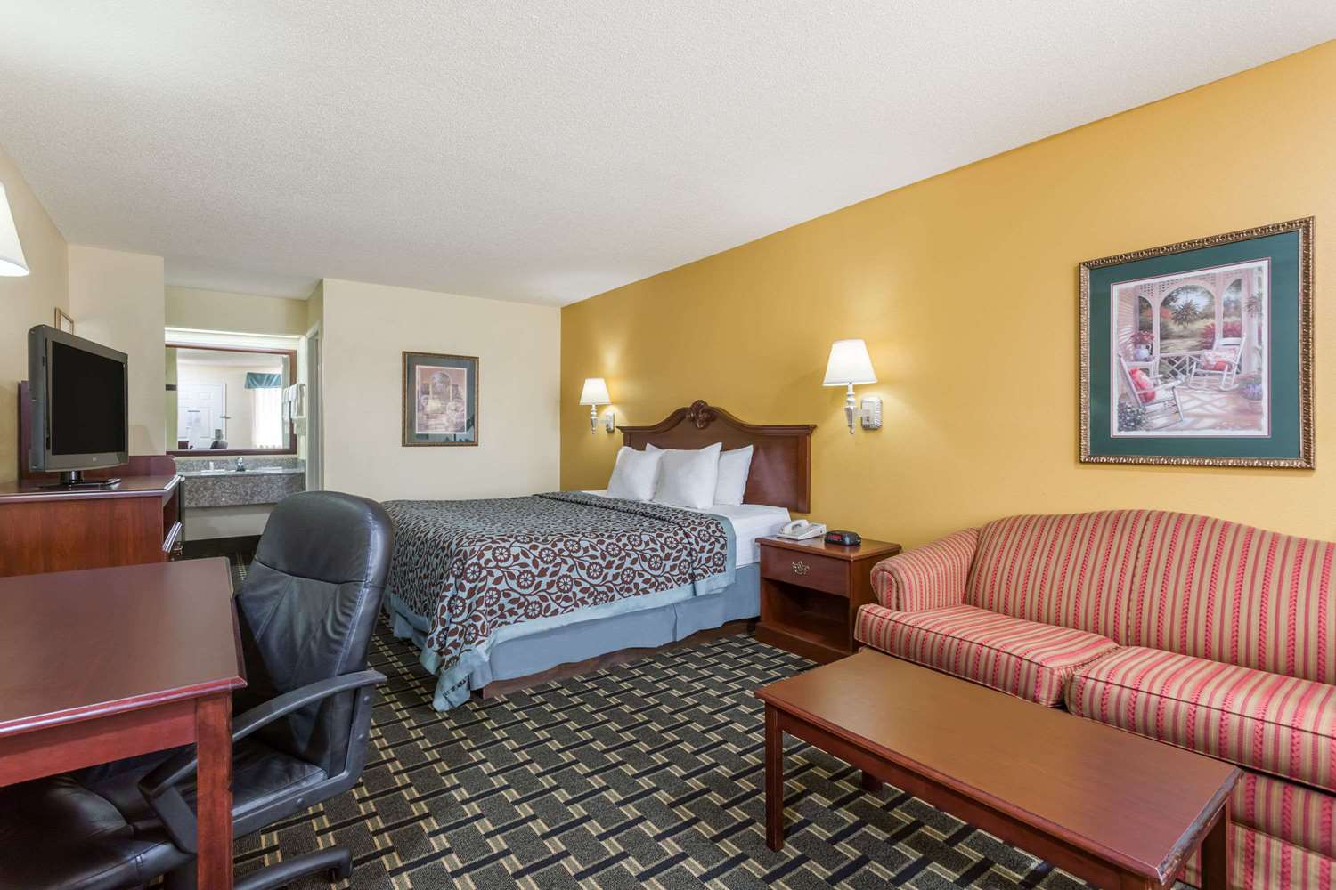 Days Inn & Suites by Wyndham Warner Robins Near Robins AFB 12/14