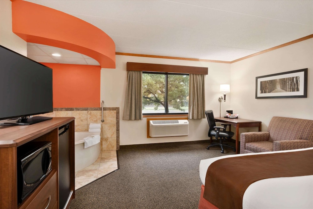 AmericInn by Wyndham Virginia 33/47