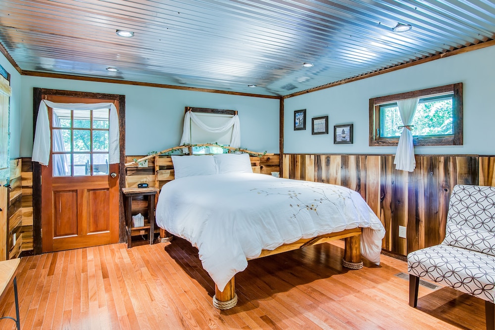 Butterfly Hollow Bed and Breakfast 6/32