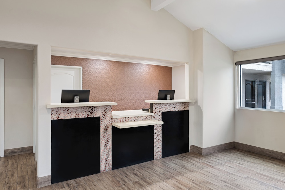 Solara Inn and Suites 7/33