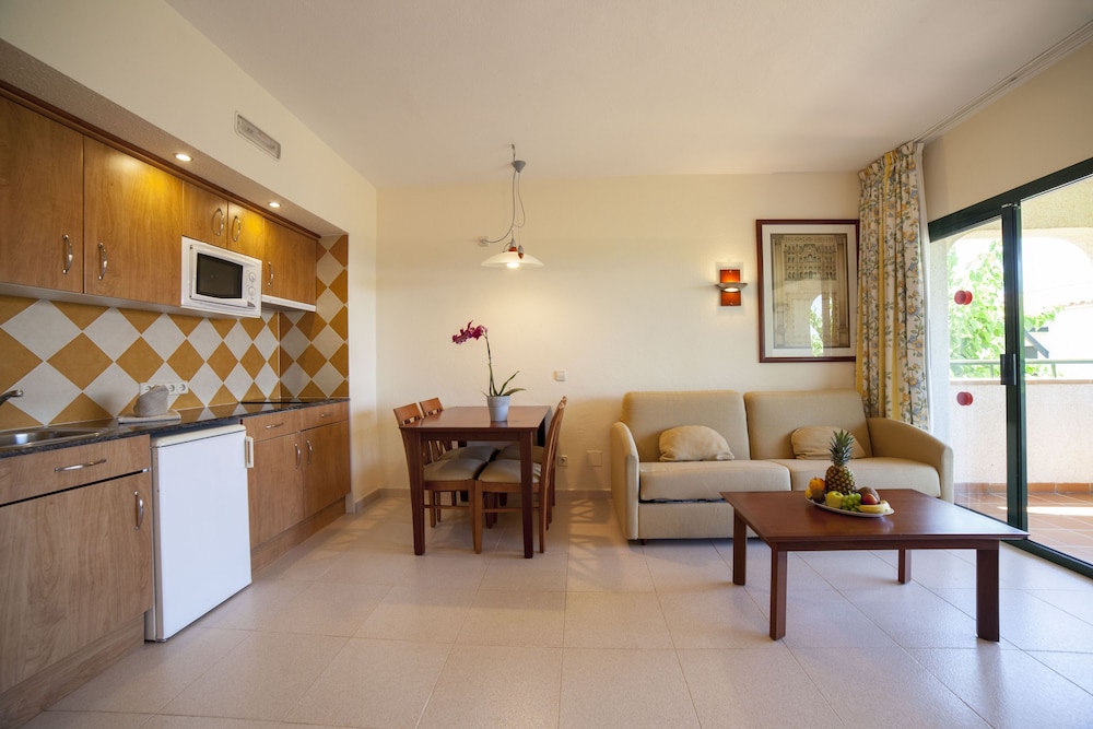 Valentin Son Bou Hotel Apartments 70/85